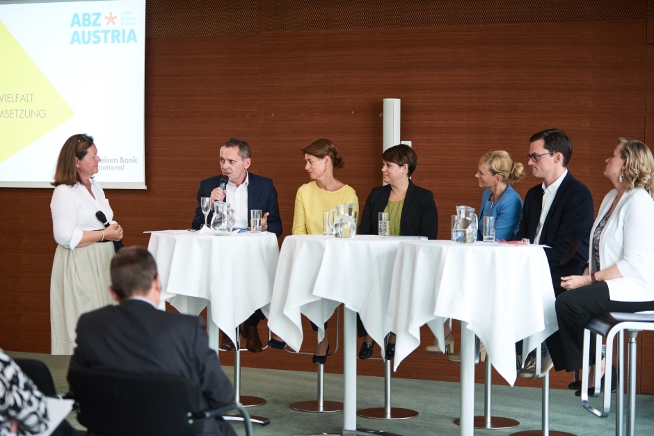 Podiumsdiskussion mit Edith Unger, Christian Friesl, Petra Pointinger, Sita Mazumder, Doris Partel-Niederreiter, Wolfgang Spreicer und Manuela Vollmann