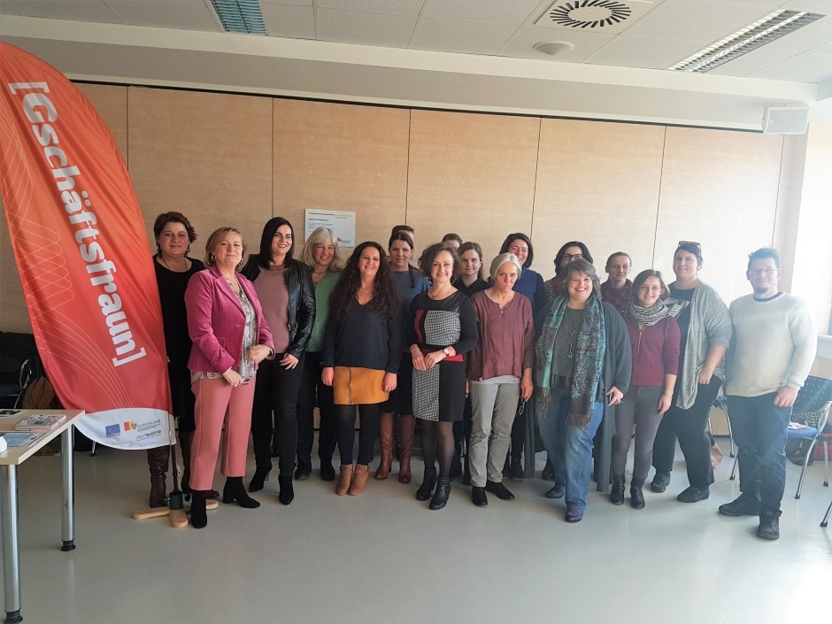 Teilnehmerinnen des Projekt Gschäftsfraun, das Frauen aus dem südlichen und mittleren Burgenland dabei unterstützt, sich selbständig zu machen. Gruppenbild: Die Teilnehmerinnen des Projekts Gschäftsfraun