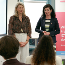 v.l.r.: Marion Koidl (ABZ*AUSTRIA), Christine Wahlmüller-Schiller (WOMENinICT) Fotocredit: ABZ*AUSTRIA / Sabine Filzmair