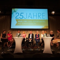 Podiumsgespräch auf der Bühne, ABZ*AUSTRIA 25 Jahre ABZ*AUSTRIA
