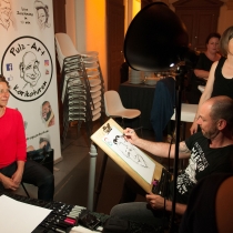 Sketch-Artist zeichnet eine Dame. ABZ*AUSTRIA 25 Jahre ABZ*AUSTRIA