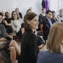 Daniela Schallert bei Gesprächen am Runden Tisch bei ABZ*AUSTRIA ABZ*Circle Roundtable zur Nationalratswahl 2019