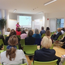 Publikum verfolgt einen Vortrag beim ABZ*AUSTRIA B2B:DIALOG Lernort Betrieb