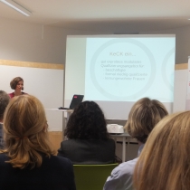 Publikum verfolgt einen Vortrag beim ABZ*AUSTRIA B2B:DIALOG Lernort Betrieb