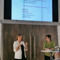 Manuela Vollmann und Helga Gartner beim ABZ*AUSTRIA B2B:DIALOG Neues Arbeiten - Erfahrungen aus der Praxis