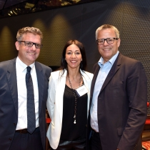 Drei Besucher*innen im Gespräch beim ABZ*AUSTRIA Business Frühstück Chancengleichheit