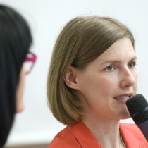 Daniela Schallert spricht beim ABZ*AUSTRIA Business Frühstück Generationenmanagement