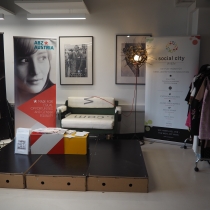 Dekorierter Eingangsbereich beim ABZ*AUSTRIA ABZ*Business Second Hand Markt