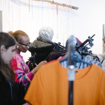 Frauen beim ABZ*AUSTRIA Businesskleidermarkt