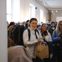Frauen beim ABZ*AUSTRIA Businesskleidermarkt