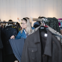 Frauen beim ABZ*AUSTRIA Businesskleidermarkt