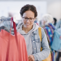 Frauen beim ABZ*AUSTRIA Businesskleidermarkt