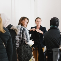 Frauen beim ABZ*AUSTRIA Businesskleidermarkt