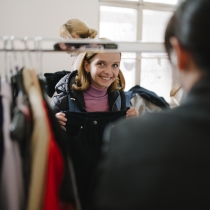Frauen beim ABZ*AUSTRIA Businesskleidermarkt