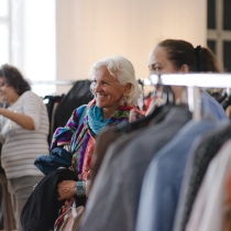 Frauen beim ABZ*AUSTRIA Businesskleidermarkt