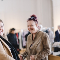 Frauen beim ABZ*AUSTRIA Businesskleidermarkt