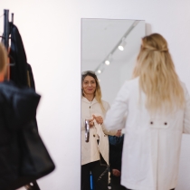 Frauen beim ABZ*AUSTRIA Businesskleidermarkt