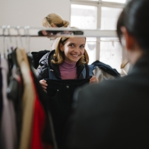 Frauen beim ABZ*AUSTRIA Businesskleidermarkt