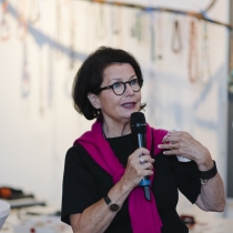 Stilberaterin Claudia Schober beim ABZ*AUSTRIA Businesskleidermarkt