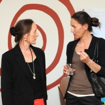 ABZ*AUSTRIA Eröffnung Frauenberufszentrum*Vorarlberg Zwei Damen im Gespräch. ABZ*AUSTRIA Eröffnung Frauenberufszentrum*Vorarlberg